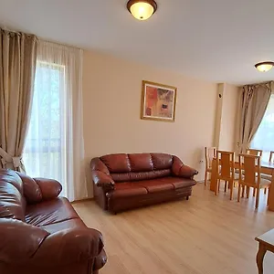 Seasons 3 Aparthotel