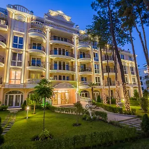 Venera & Anastasia Palace Apartment